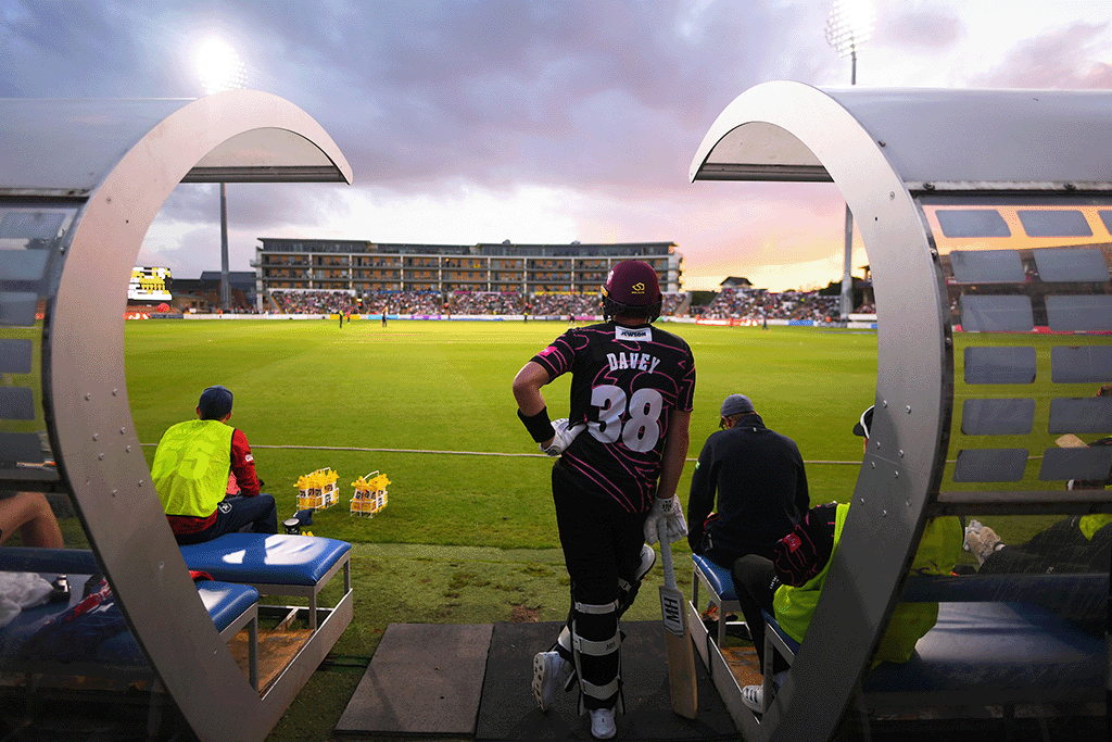 Somerset County Cricket Club and Jurassic fibre have extended their partnership into 2023